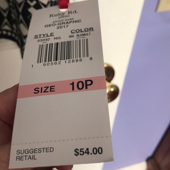 Beautiful Ruby Rd  Petite top - Picture 4 of 4